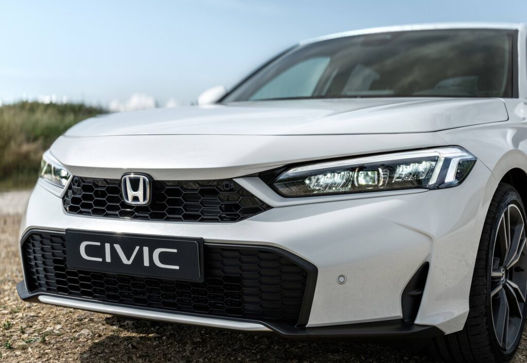 het front van de honda civic facelift